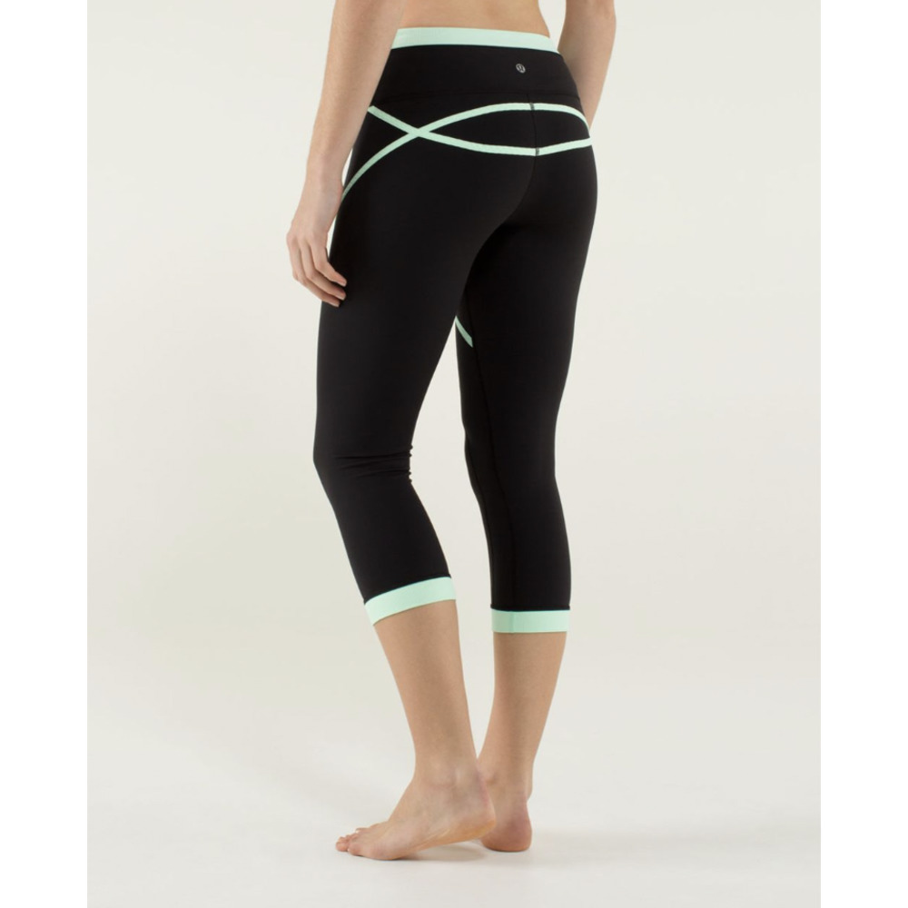 Lululemon Cropped Capri Leggings Black Mint Trim 6 NWOT